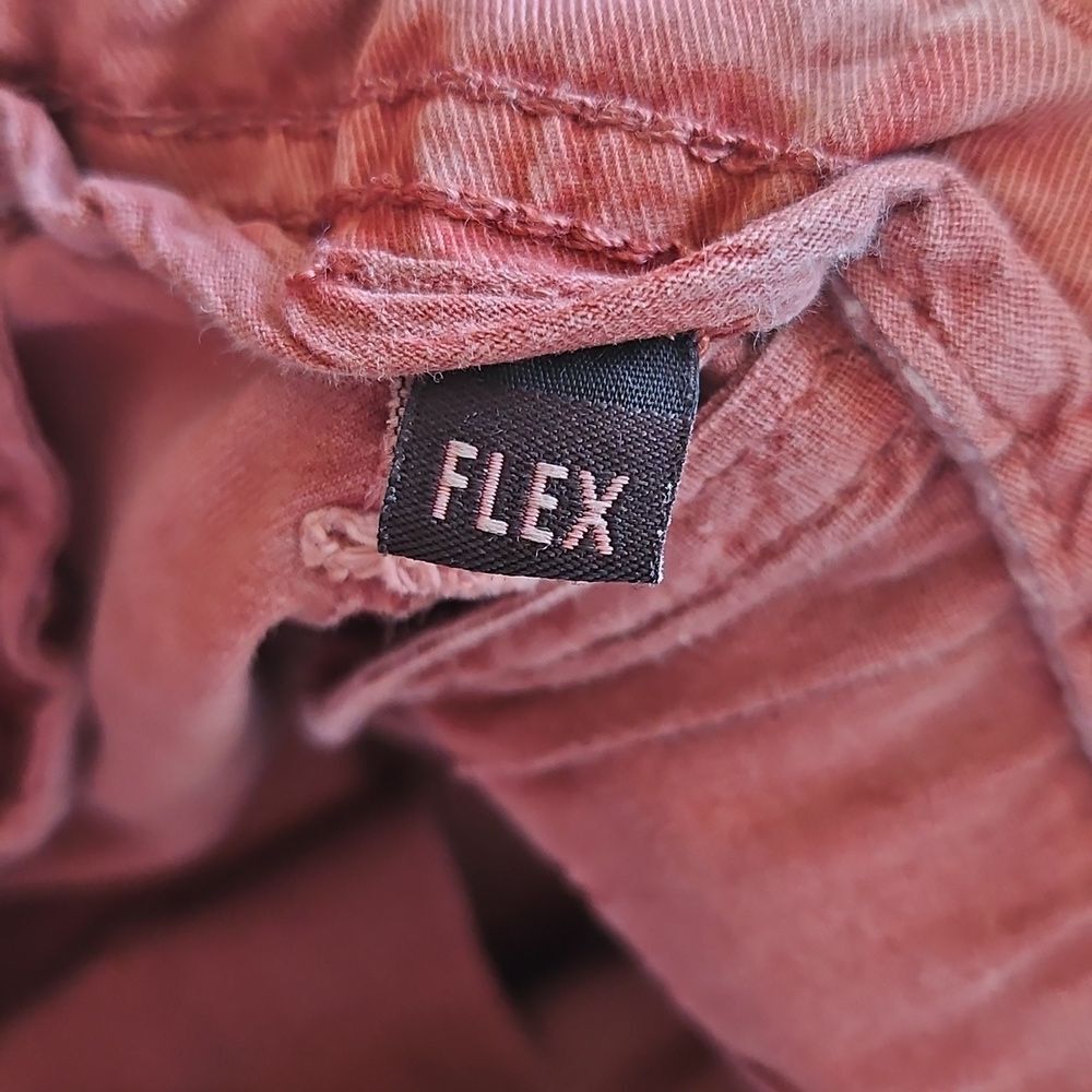 Like New!!!American Eagle cargo pants!!!.. FLEX WEAR!!. - Picture 6 of 7